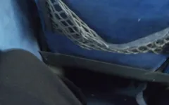 Sozinho no banco de trás do ônibus - masturbação até eu explodir