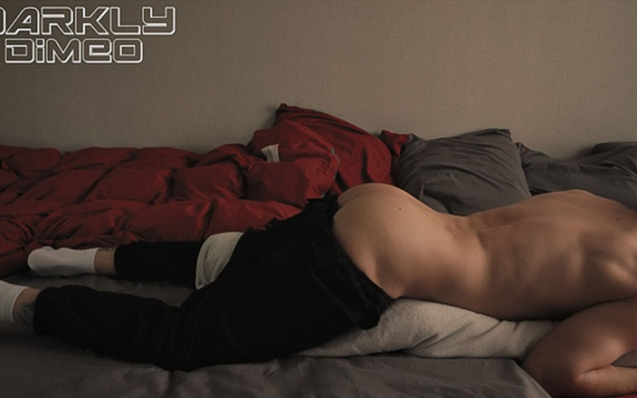 DarklyDimeo: Morning Routine. Lelaki Pondan tidak dapat membantu tetapi bonggol bantal...