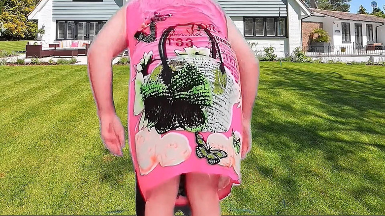 Kitty_Cross: Nádherná Femboy s čirým topem s plachým úsměvem