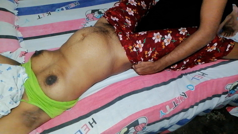 Sweety In Bed: 18+ asiatische ehefrau squirtet, oft fickt hart und lange