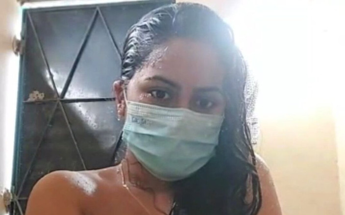 Miya40: Miya v koupelně