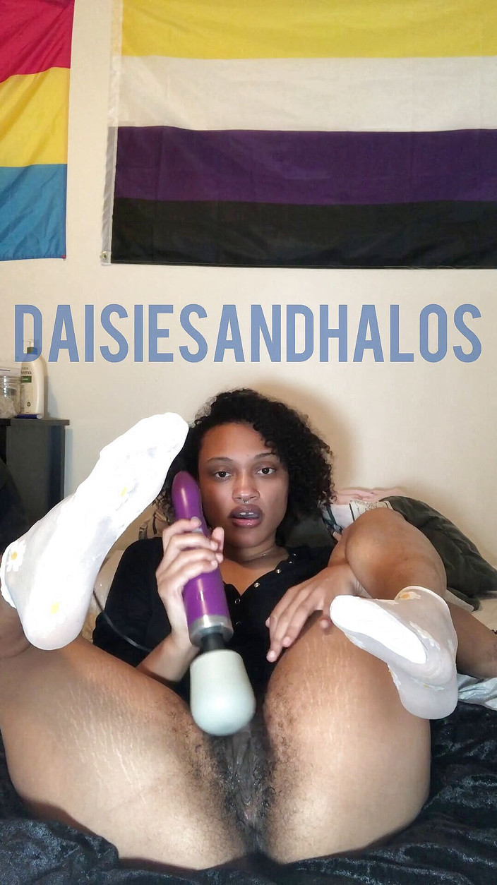 Daisiesandhalos: Doggystyle orgasmus in meinem nachthemd! Super behaart!