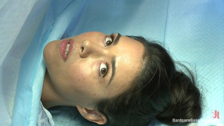 Hardcore Gangbang by Kink: Le fantasme de malpratication médicale de Dana Vespoli se réalise !
