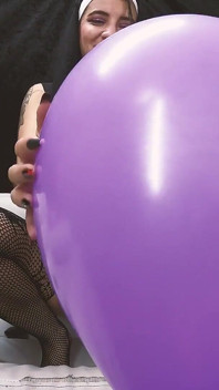Picioare gratuite măicuță care popping baloane 14 Pop nud