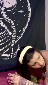 TS emma ink in süßem schlafanzug, blowjob und anal