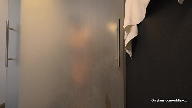 eddiexcxc: Twink sotto la doccia