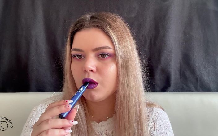 Your fantasy studio: Fumar fetiche con bonito maquillaje y anillos de humo