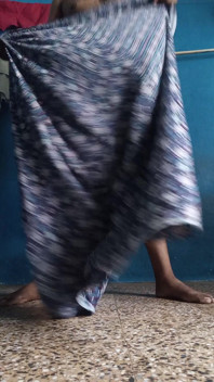 Aku lagi asik jilat toket sama pria haus seks