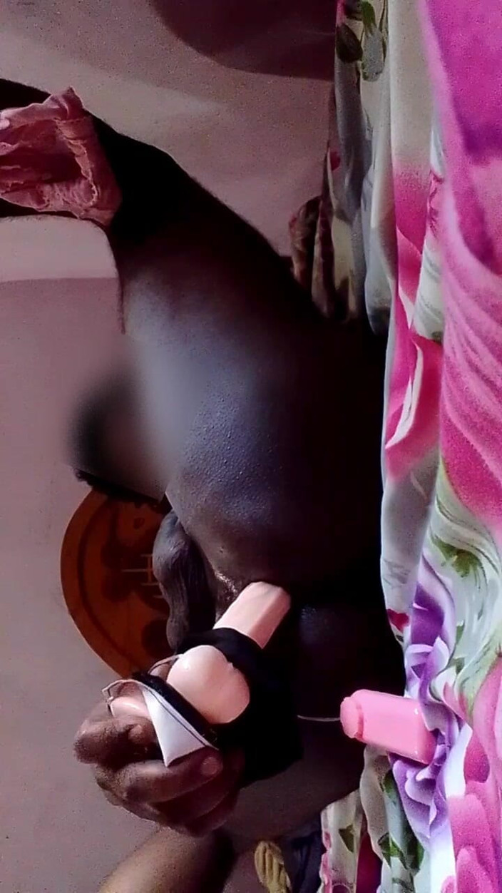 Jaanu294: Na internátu, v podprsence své sestry, si to užívá