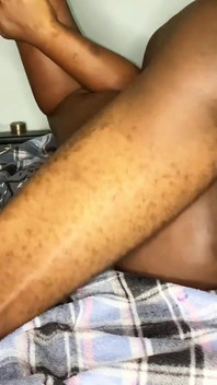 J’aime tailler une pipe à mon homme et chevaucher sa grosse bite noire