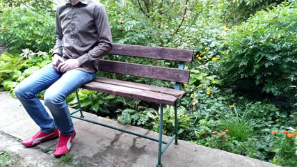 OurFetishLife: Gorąca MILF masturbuje się i tryska w parku