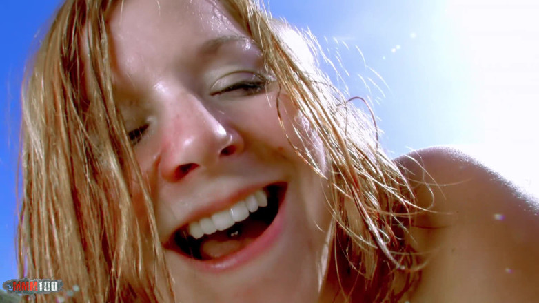 MMM100: En vacances, elle va coucher avec un garçon excité !
