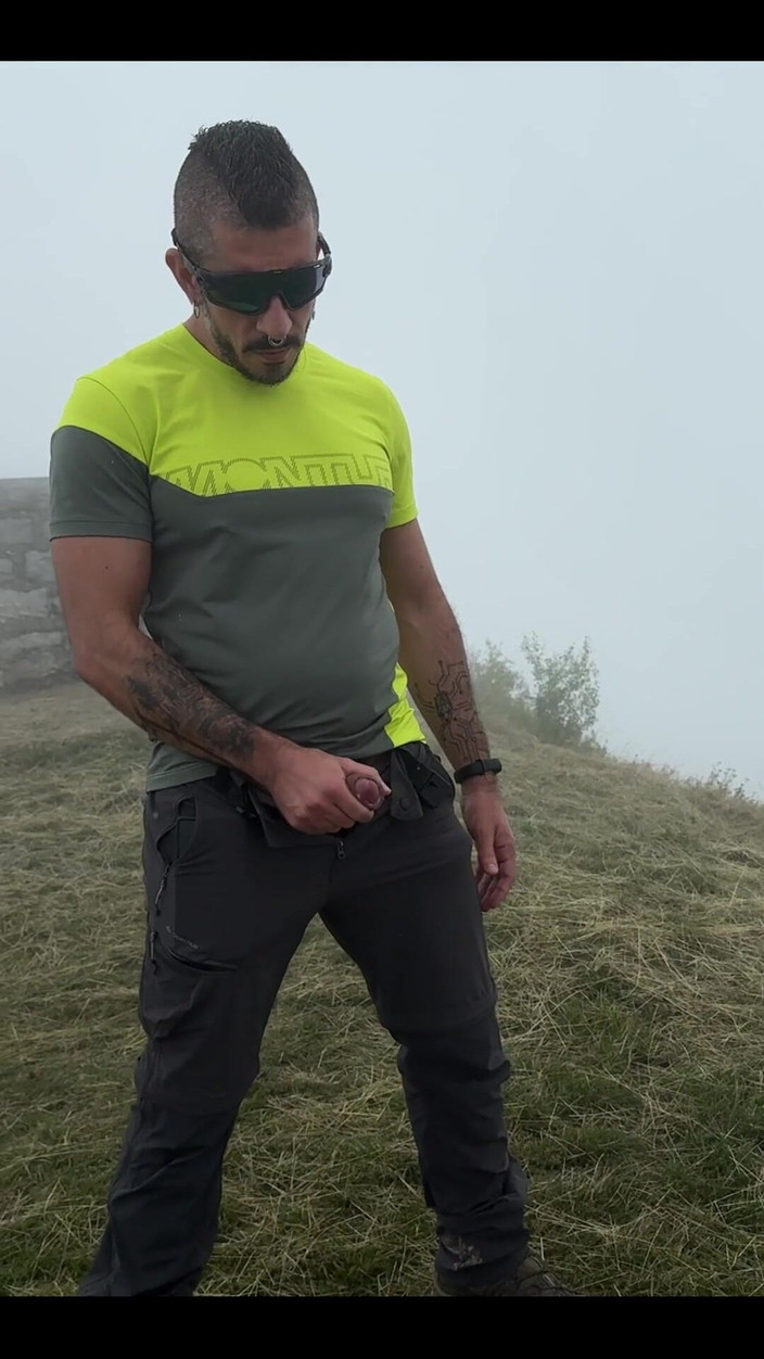 Max Xedephiro: Dopo una lunga escursione, ho trovato il posto perfetto per...