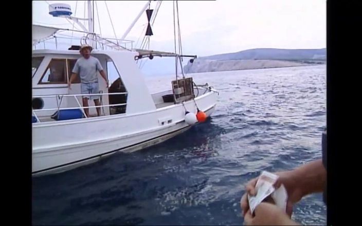 MMV films - The Original: Mooie rondborstige zeemeermin geneukt en ondergespoten in de mond door...