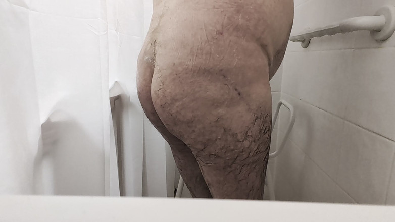 Cj43: Mijn lichaam laten zien tijdens het douchen