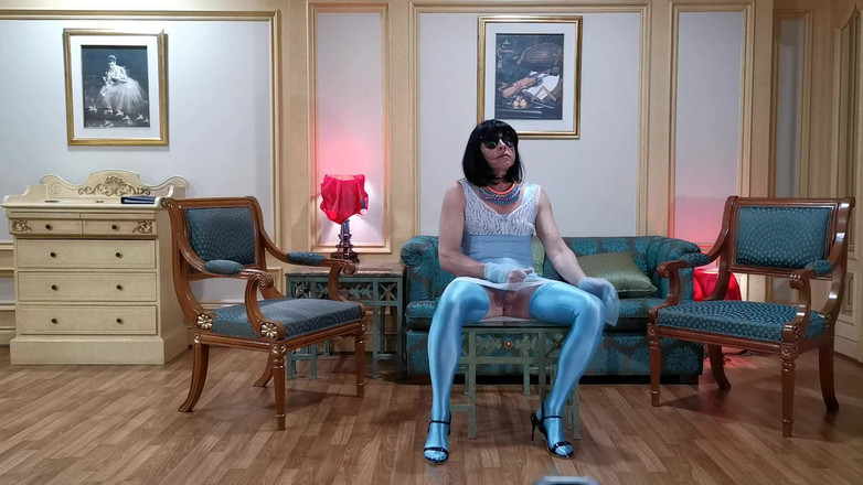 Sissy Cummy Lingerie: Erotisme dan naturalisme di hotel di Bangkok atau petang selepas...