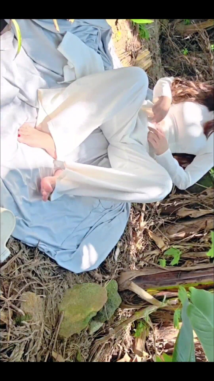 Suriokawa: คืบคลานเย็ดอย่างรวดเร็วกับ Ao Dai ในกล้วยหนาโดยชายหาด - ตอน 1
