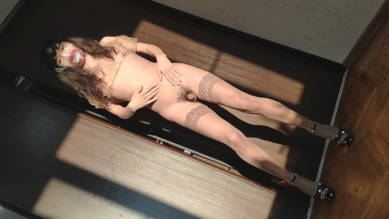 Ponny Letany: Девчачая Фембой, сисси ponyboy показывает свое супер тело в сексуальном нижнем белье и позирует на дневное свет