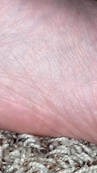 Fußpeeling und Massage von Ivys Füßen