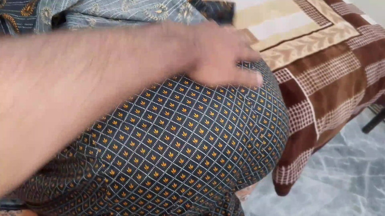 QueenbeautyQB: 友人が家にいないとき、継母が私を家に招待してくれます