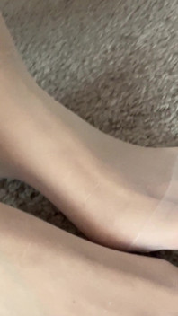 ถุงน่องแบบ Hold-up เปลือยเปล่า