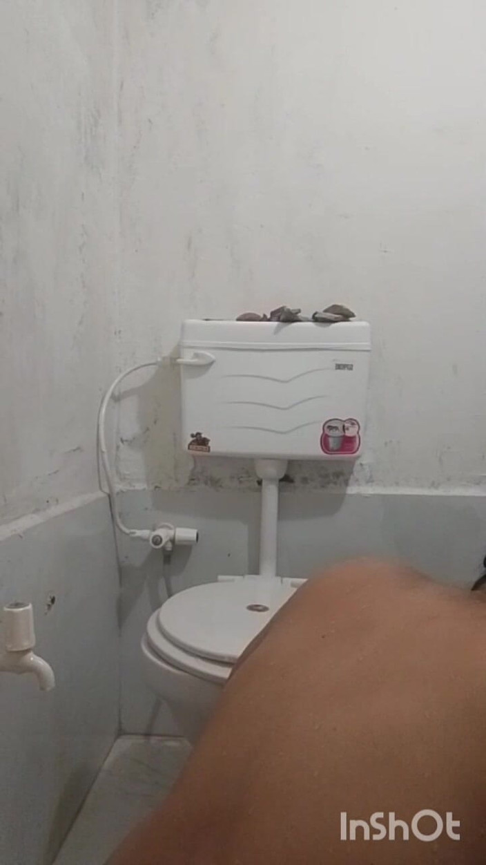 Sexgarl84: Moje žena se koupe ve Wattroomu.