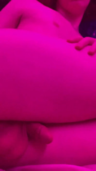 Ruda Femboy Ashen bawi się dildo