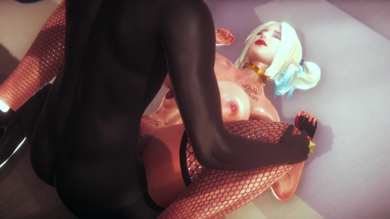 Slifer: Harley Quinn šuká s velkým černým pérem