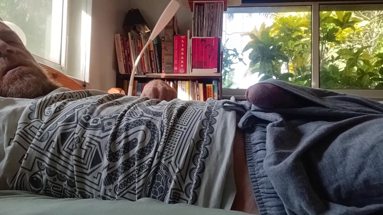 Hairyartist: I pantaloni della tuta non conterranno il mio cazzo