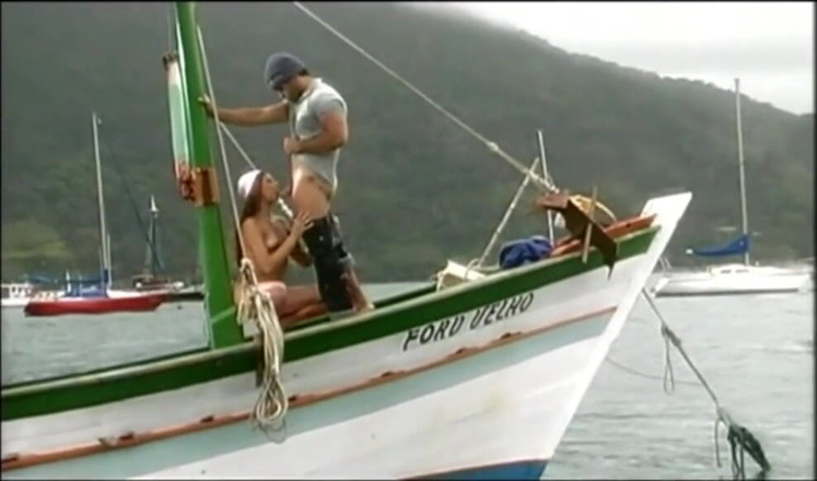Xtime Network: Sexy mädchen kaum auf einem boot gefickt