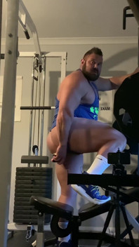 Dildo anale scopata in palestra