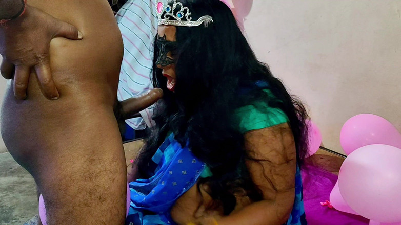 Annubhabhi4: इंडियन हाउसवाइफ को बर्थडे में चुदाई किया