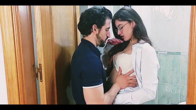 Shanaxnow: Shanaxnowモデル私はShanaxnowモデルのバスルームで私の上司をファックしています