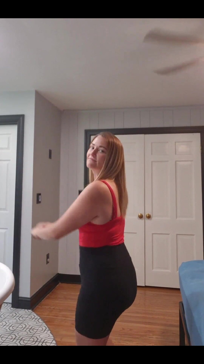 ScarlettRavenXO: Esposa tira roupa para música