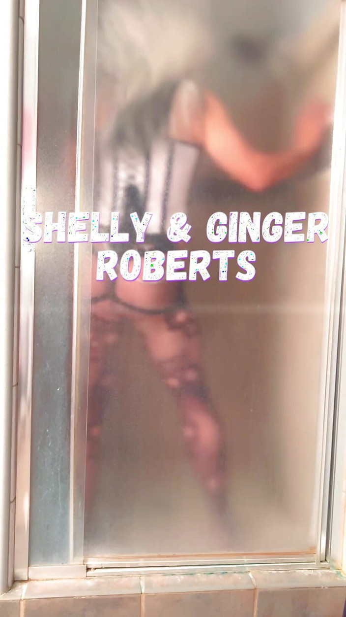 Shelly Robertss: Shelly Roberts курит большие волосы кроссдрессер-фетишное видео