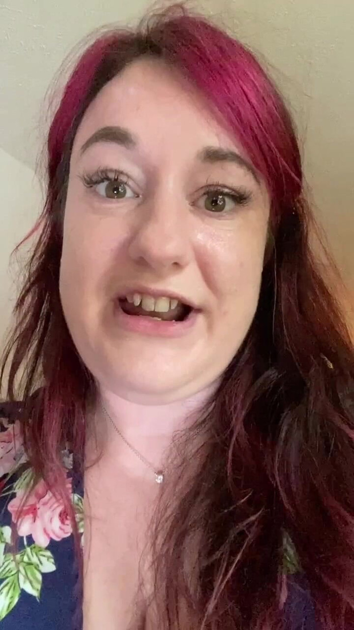 BellaBlast: Великанша открывает для себя крошечную и развлекается, превращая ее в ногу раба и шалавливую игрушку