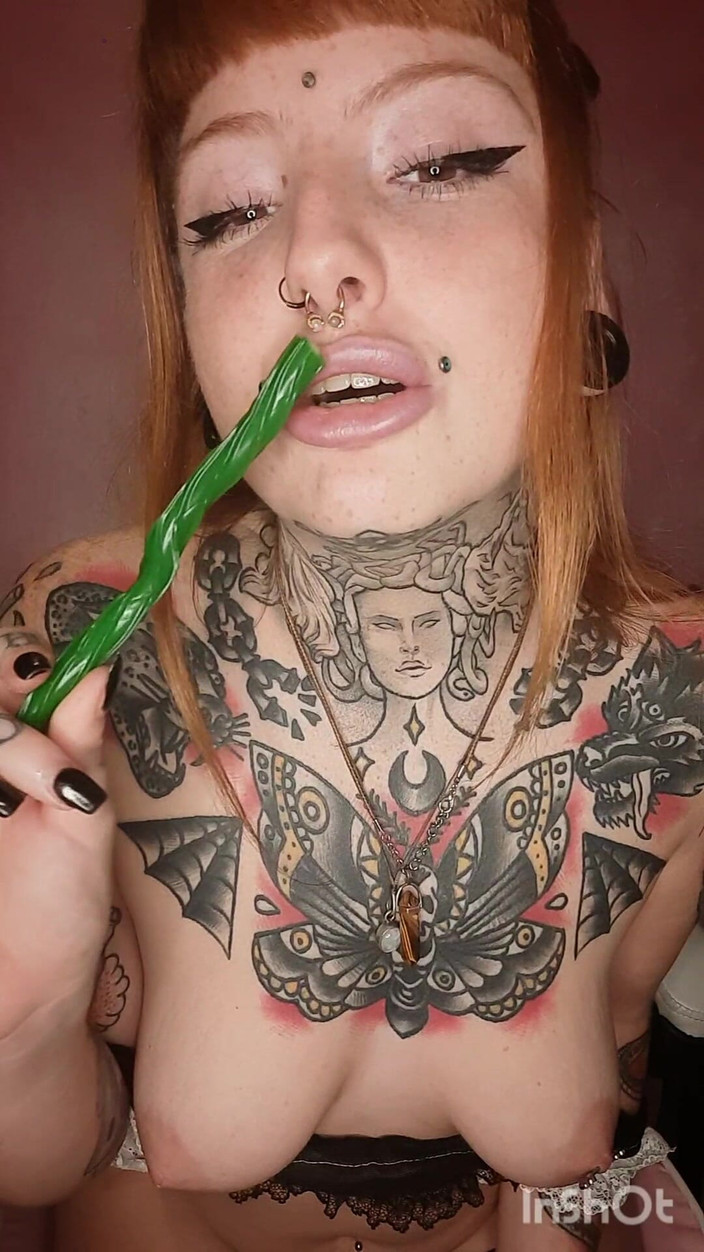 Yourfavecumslut: 젖탱이로 입에 사정하는 하녀