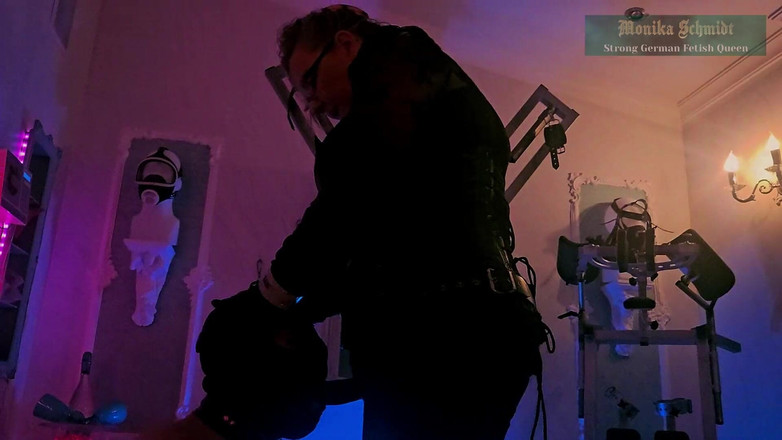 Strict Senz: Monika schmidt口交训练戴绿帽子穿戴式假阳具婊子吐口水口头羞辱