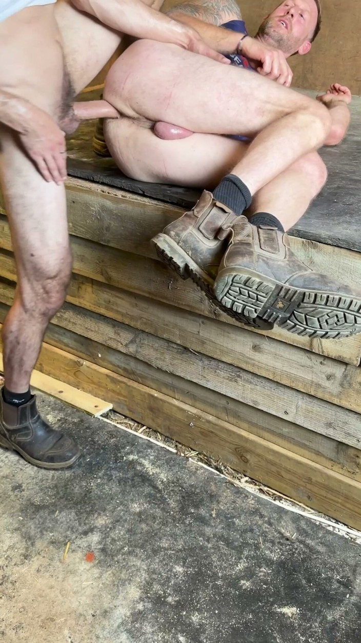 Farmer Sam: Granjero es follado por su compañero de trabajo