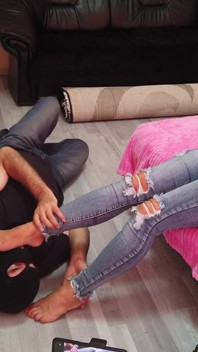 Adoration des pieds pour une femme mature blonde