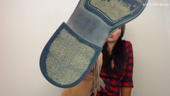 Stella Von Savage: Dirty Boot Lízání - Muddy Lumberjack