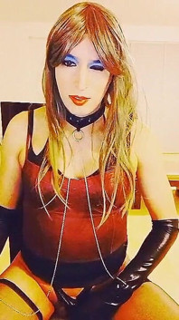 Tammysissy se masturbează și ejaculează