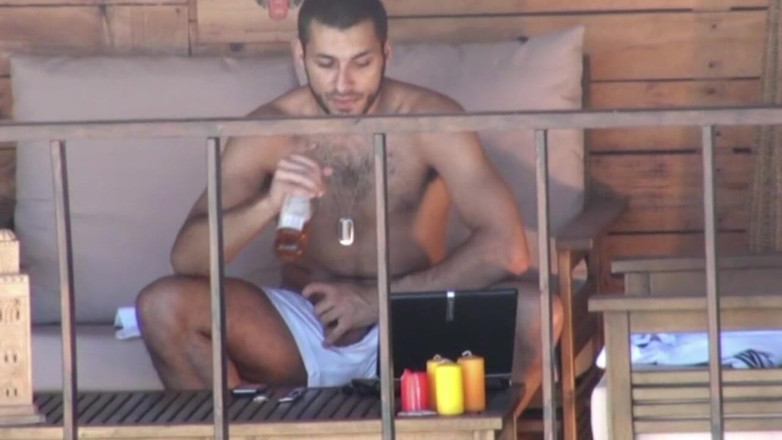 Gaybareback: Exhib masturbatie voor hetero Arabier