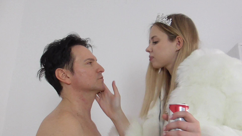 Femdom Austria: लंबा Findom उसके गुलाम को प्रशिक्षित करें!