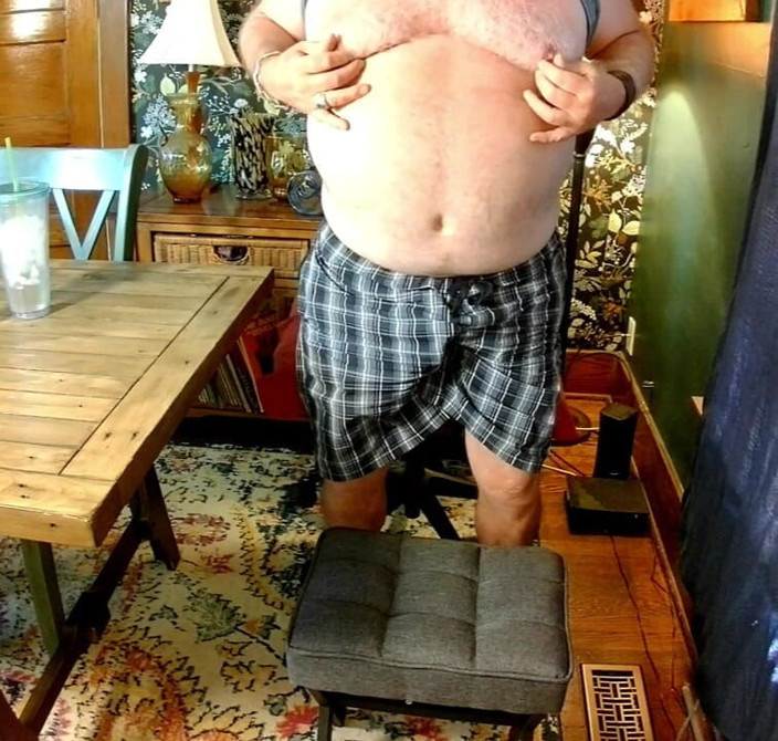 beardaddychub: Jerk cepat dalam Orange Jock