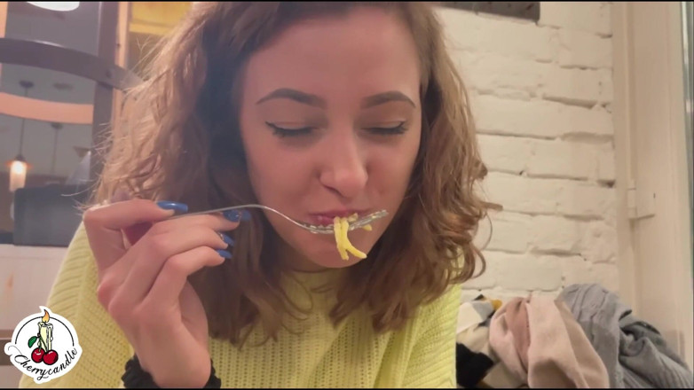 Cherrycandle: Lovense Lush Control in Restaurant
