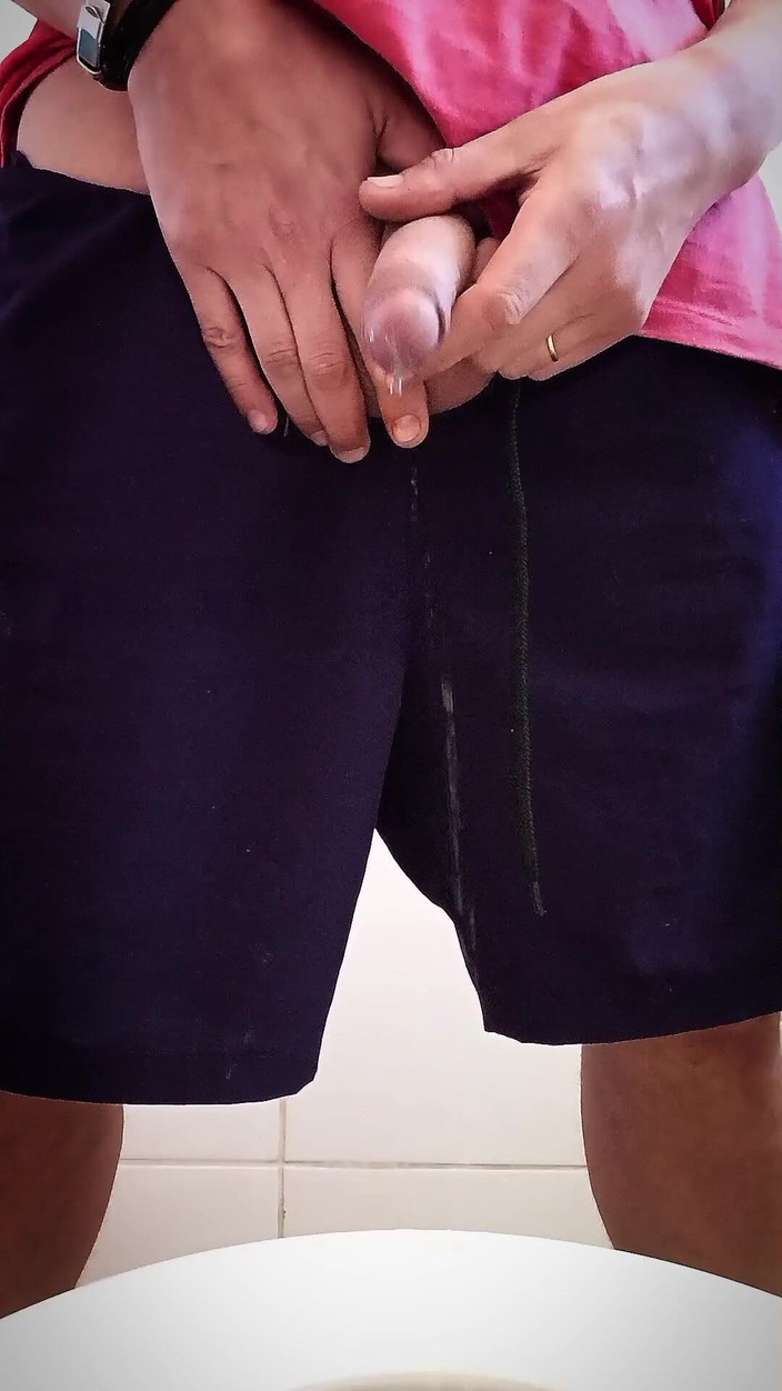 Feets Macho Latino: Saya mengalirkan zakar saya dan membiarkan banyak jus pra-air mani