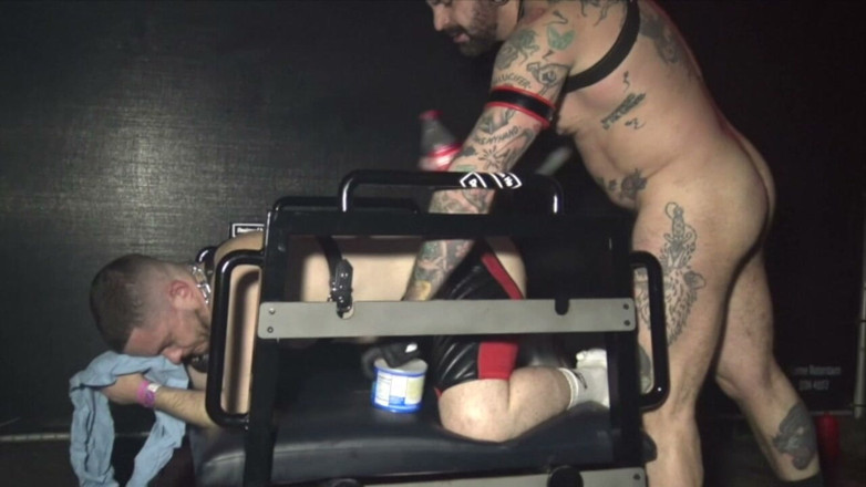 RAW FUCK CLUB FETISH OUTFITS ATTACK: Buen follar con un culo grande sin condón