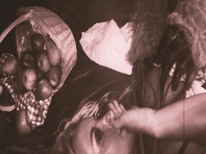 The Window of Sex: Sex Garden, szene 2_trio von vollbusigen blondinen in Latex-dessous beim sex...