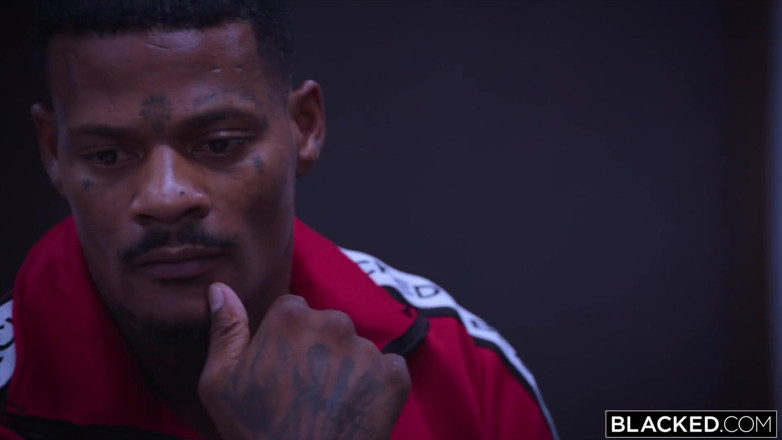 Blacked: Dihitamkan magang ini tidak bisa menahan semua bbc di sekitarnya